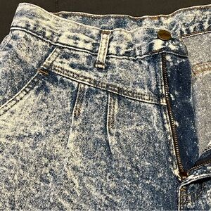 Vintage acid wash chic denim shorts.